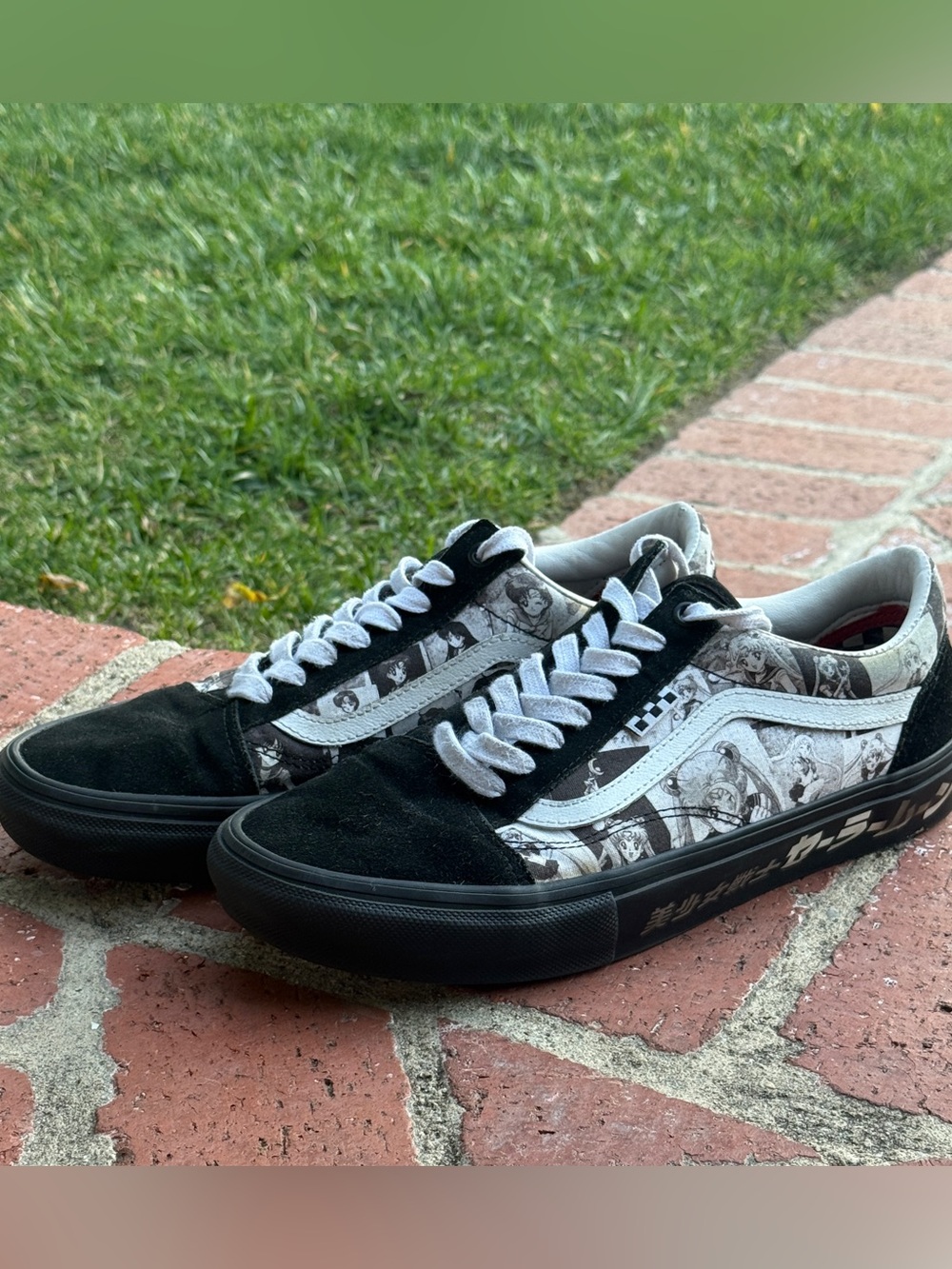 Vans x Sailor Moon Black Low-Top Sneakers Mens size 10.5 - Picture 4 of 12